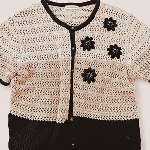 Vintage Hand-Embroidered Boho Floral Blouse – Tan Folk Cottage Top Medium